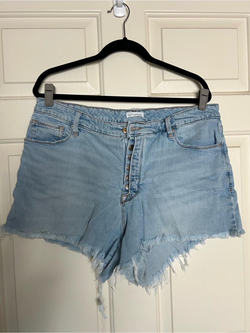 Good American Light Blue Button-Fly Frayed Hem Denim Shorts